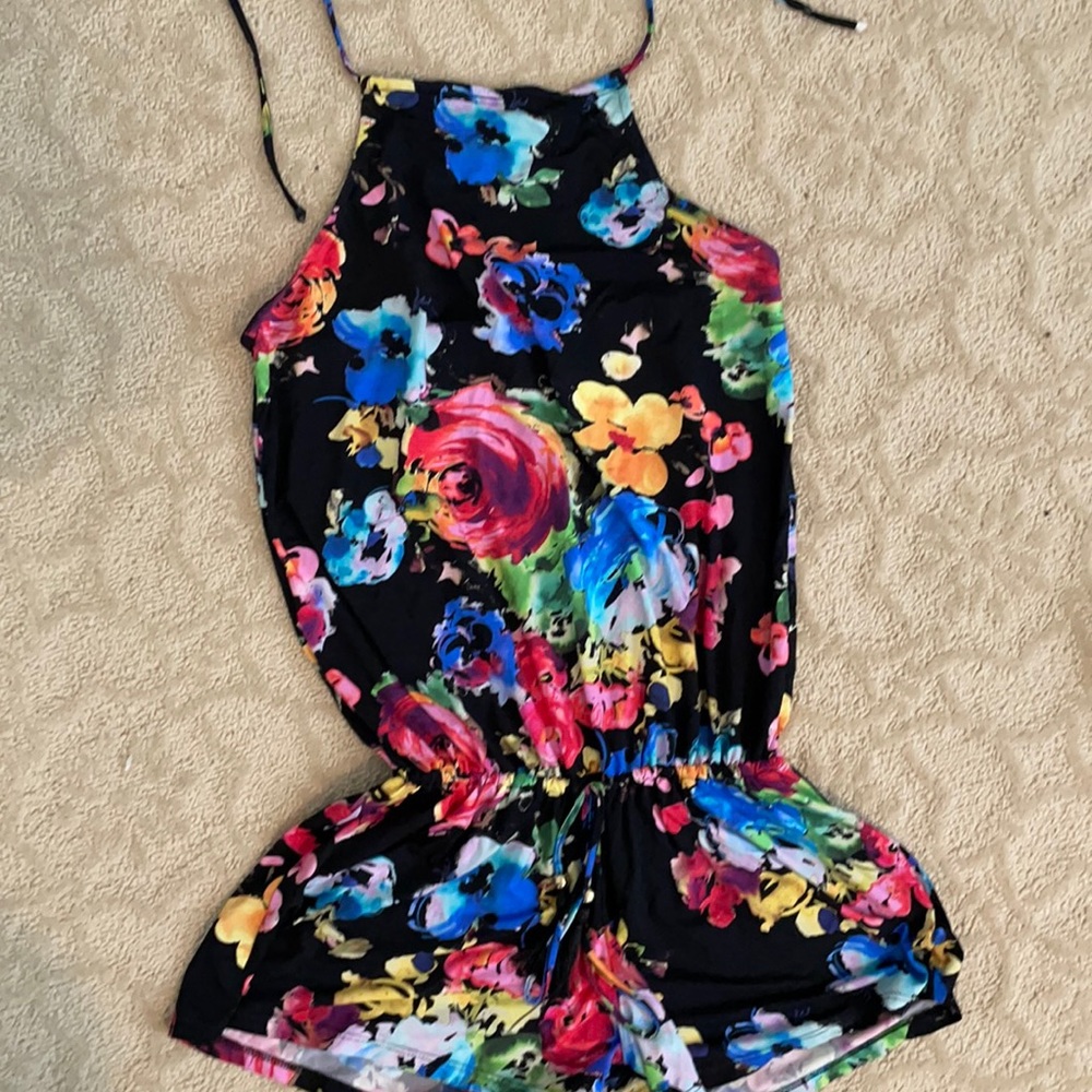 Pily Q floral romper coverup size Xs/s